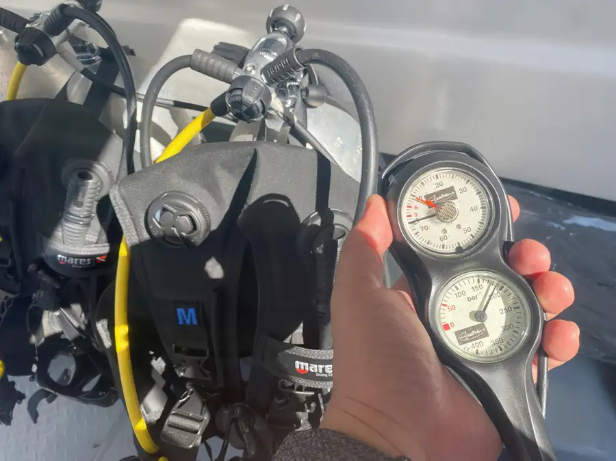 Scuba diving sessions for beginner and pro divers Amina Holidays
